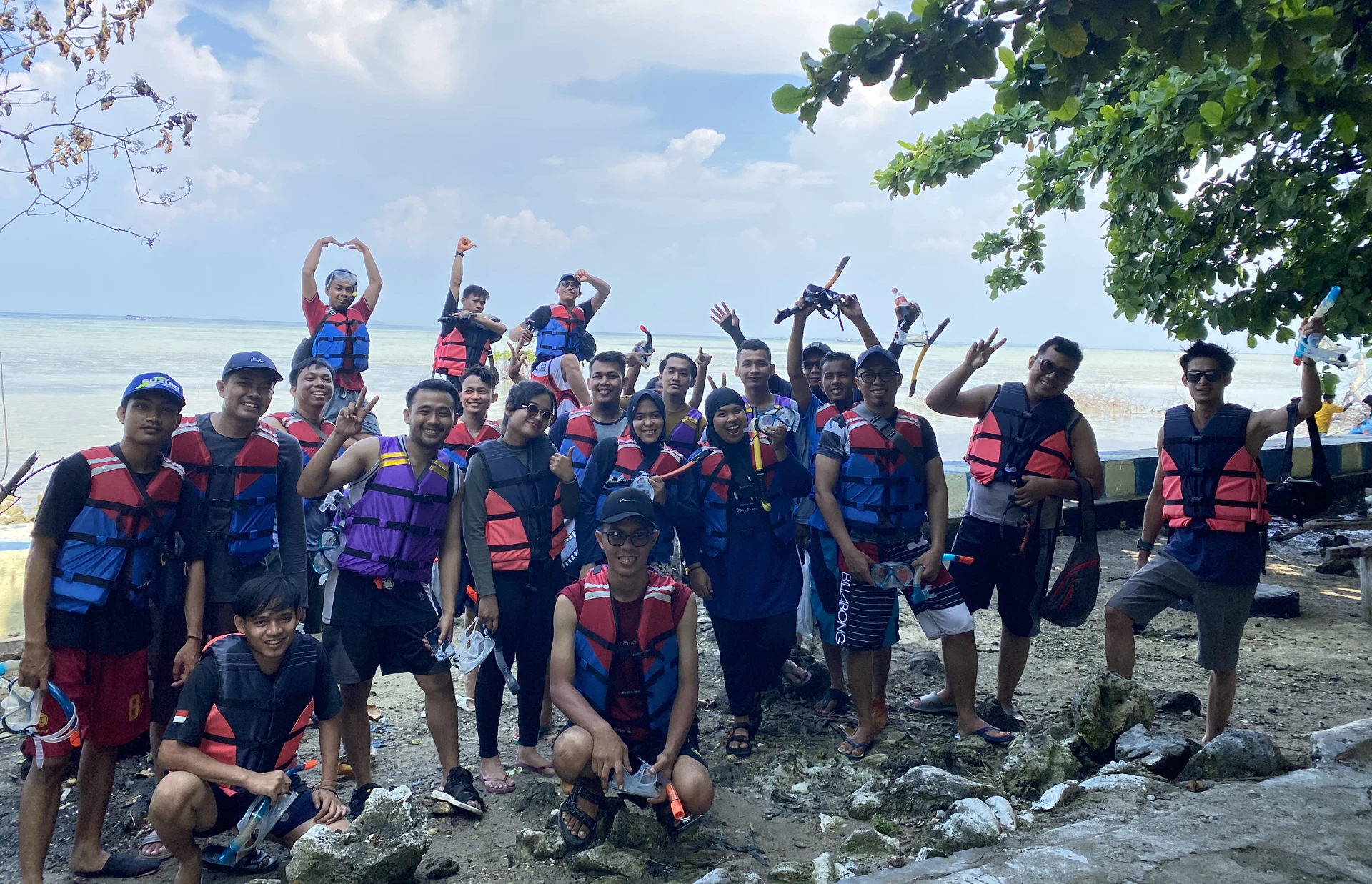 Keseruan snorkeling bersama